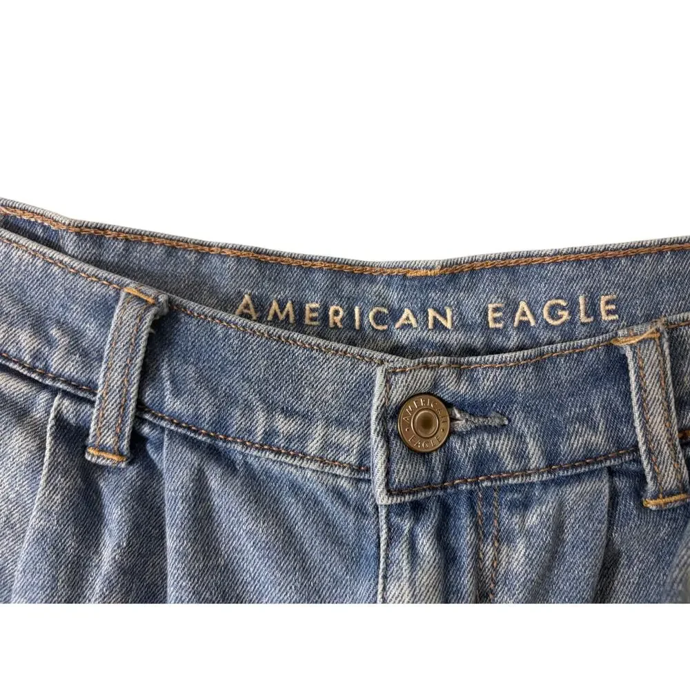 American Eagle Mom Shorts Size 8 Light Wash High Rise Cuffed Denim Short Pleated